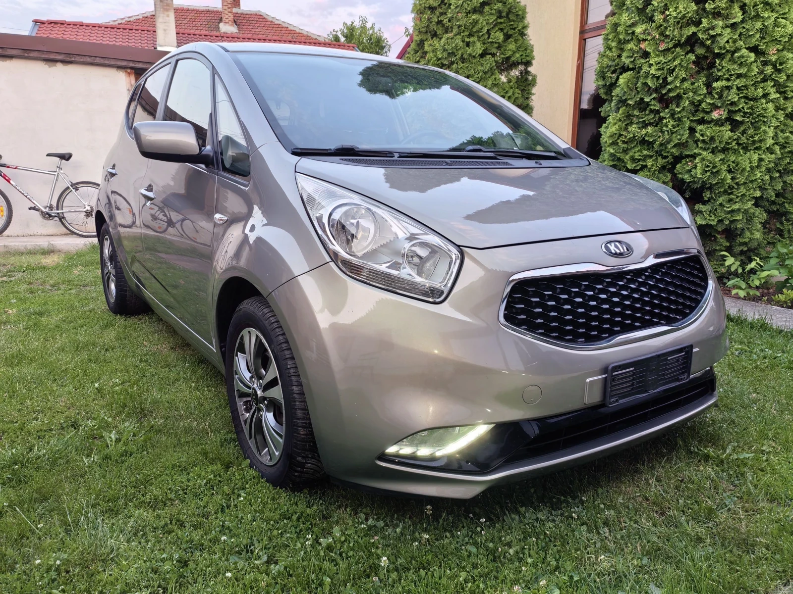 Kia Venga 1.4 d 90k. TОП , снимка 3 - Автомобили и джипове - 53816321