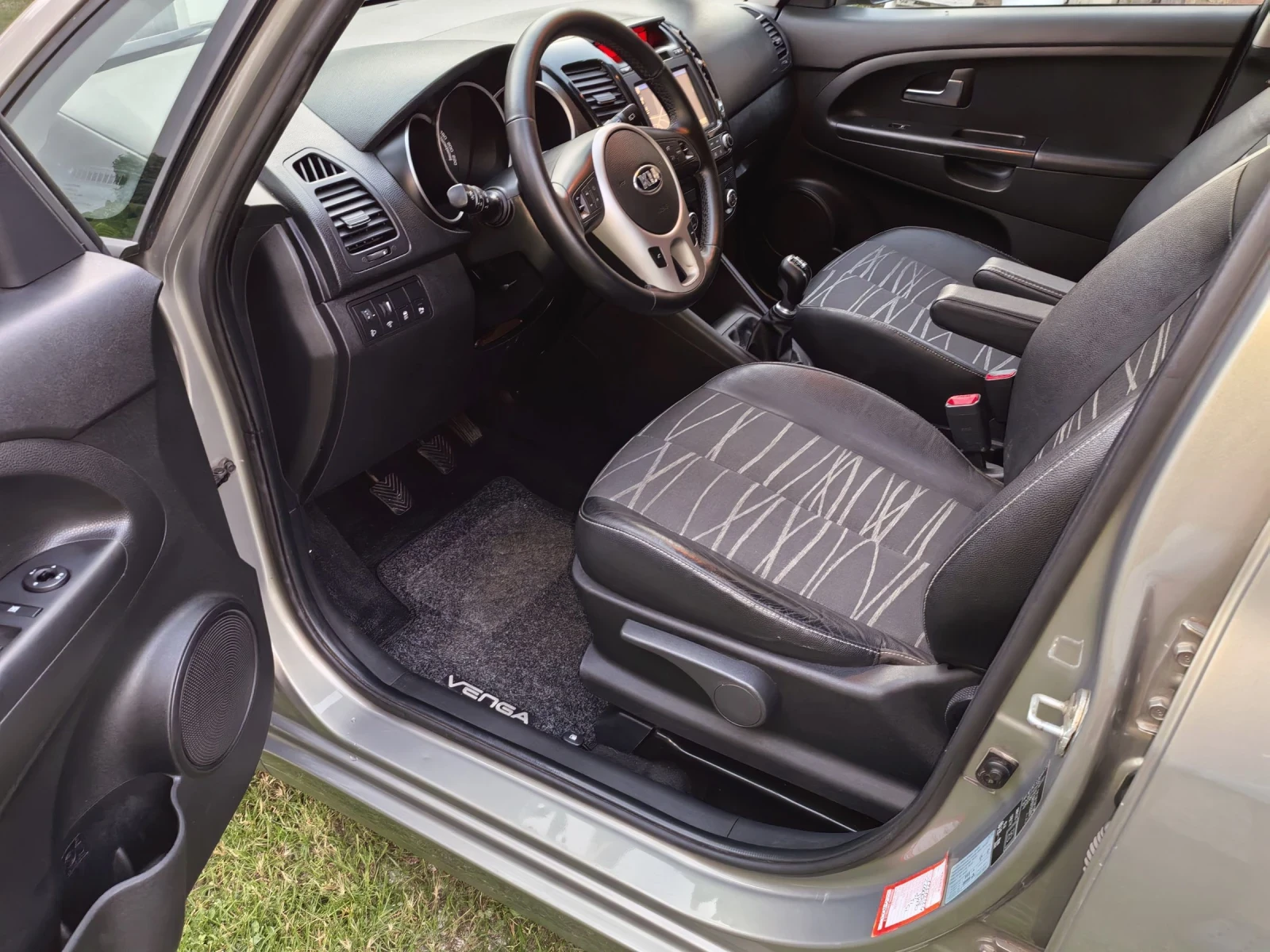 Kia Venga 1.4 d 90k. TОП , снимка 10 - Автомобили и джипове - 53816321