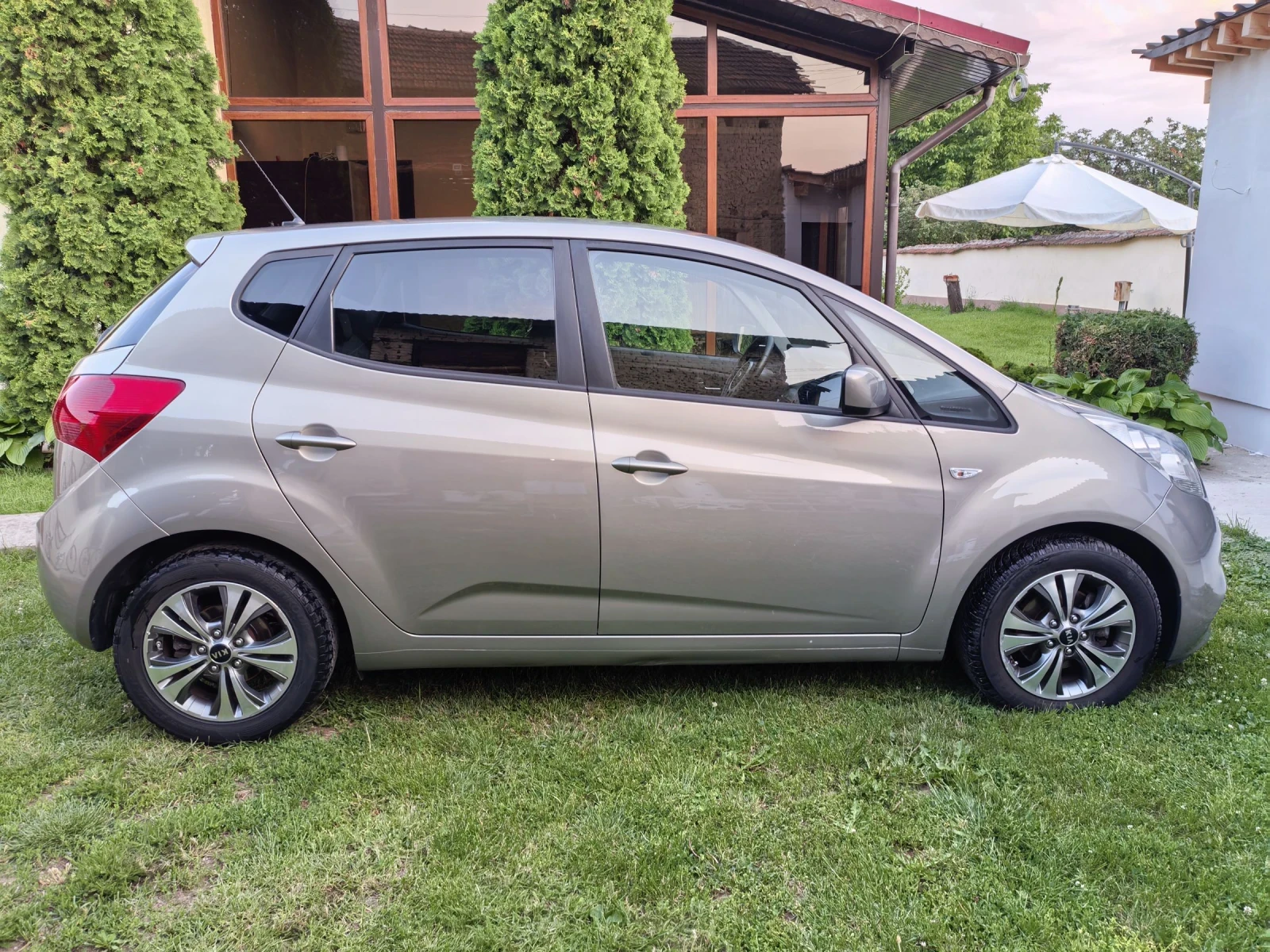 Kia Venga 1.4 d 90k. TОП , снимка 6 - Автомобили и джипове - 53816321