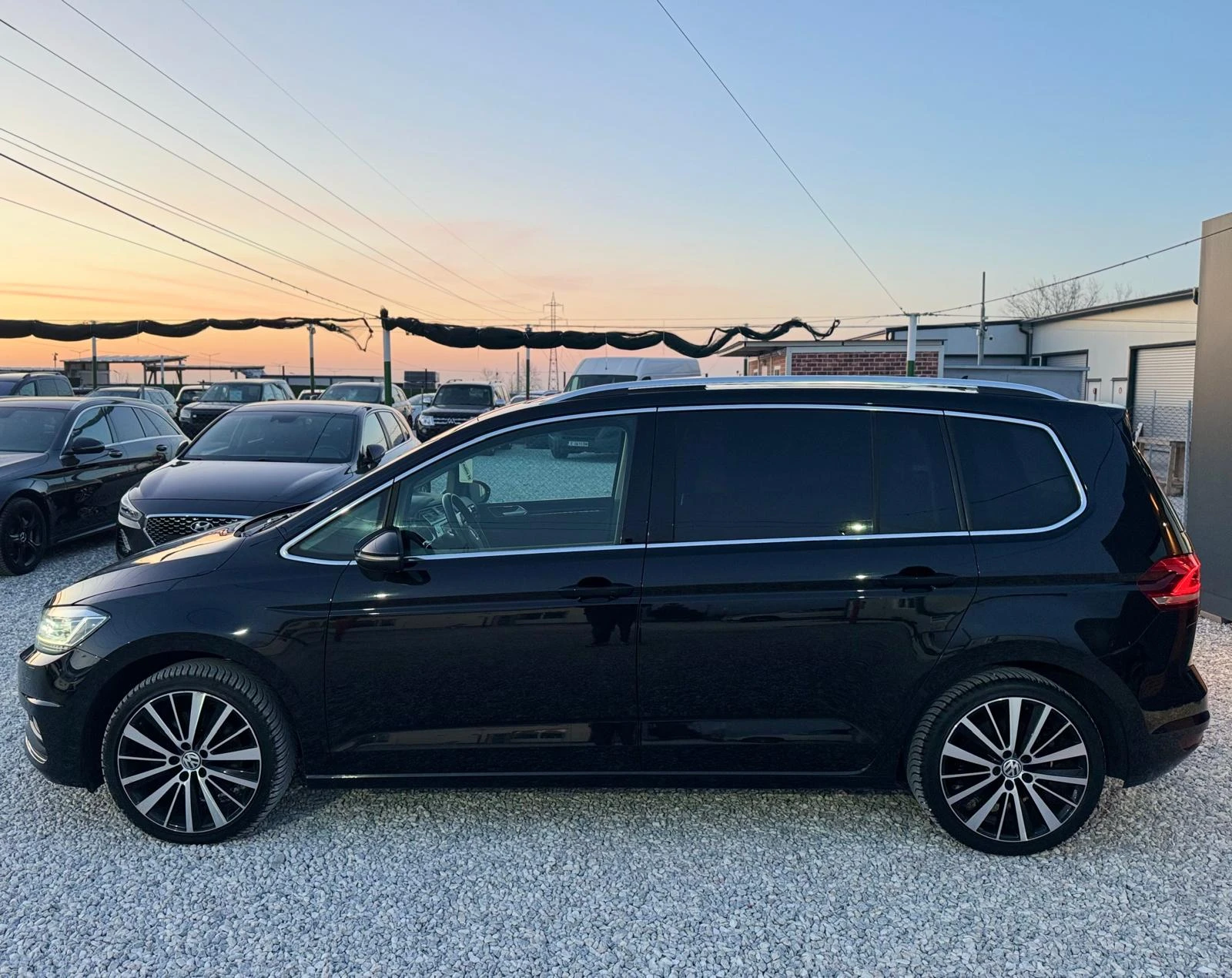 VW Touran ::2.0TDI::FACELIFT::DSG::1 собственик, снимка 5 - Автомобили и джипове - 53844357