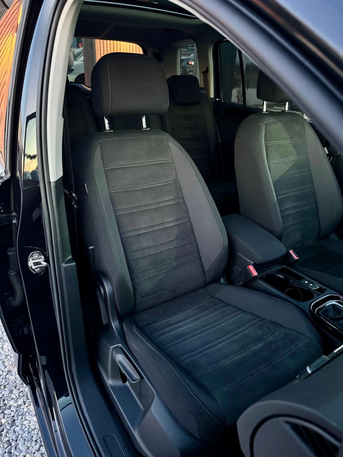 VW Touran ::2.0TDI::FACELIFT::DSG::1 собственик, снимка 12 - Автомобили и джипове - 53844357