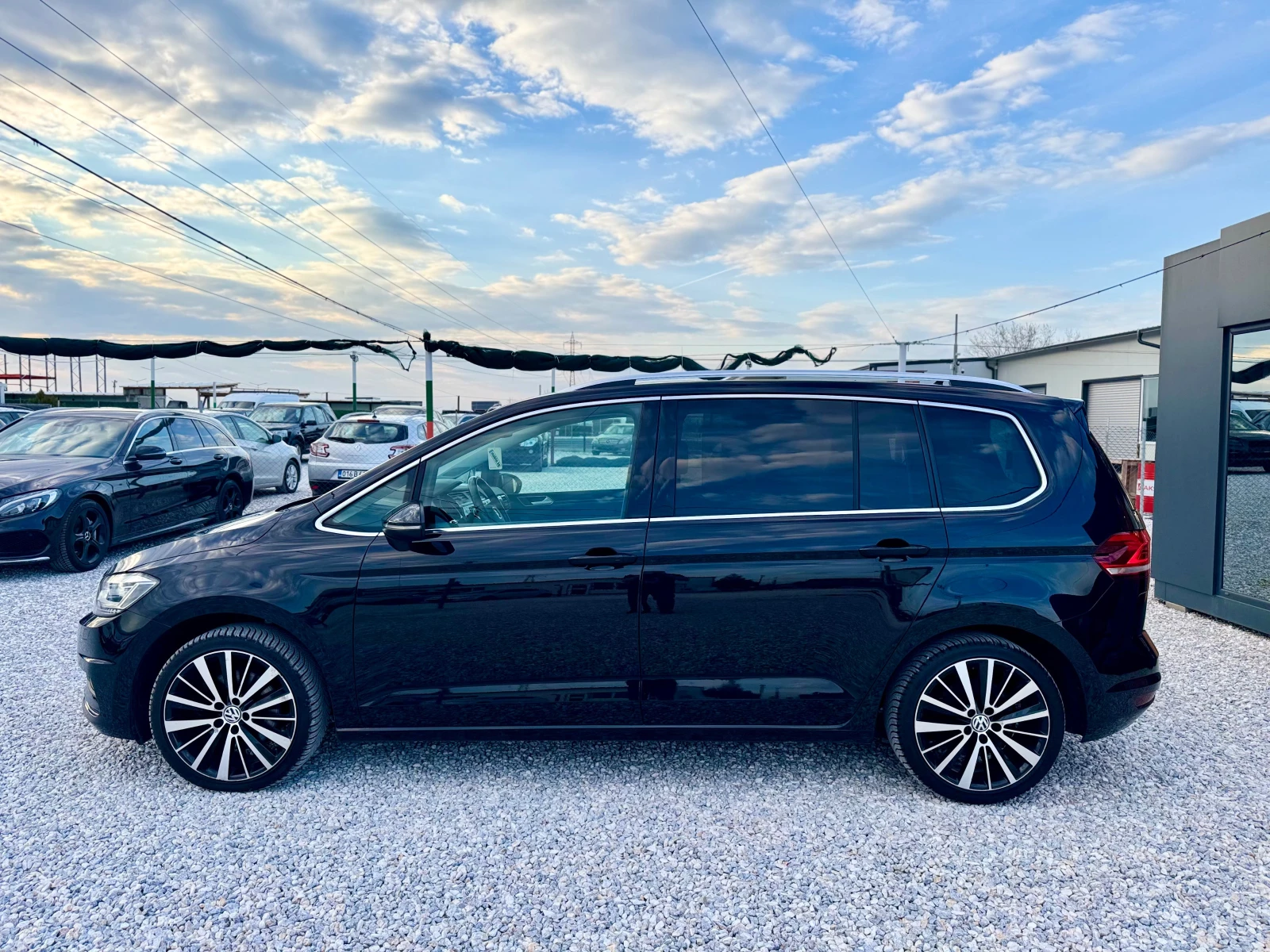 VW Touran ::2.0TDI::FACELIFT::DSG::1 собственик, снимка 5 - Автомобили и джипове - 53844357