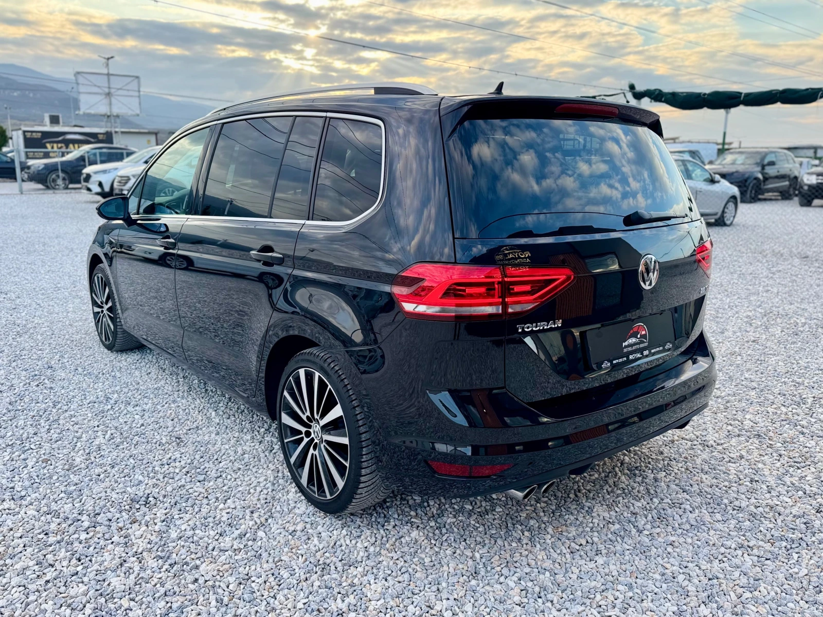 VW Touran ::2.0TDI::FACELIFT::DSG::1 собственик, снимка 6 - Автомобили и джипове - 53844357