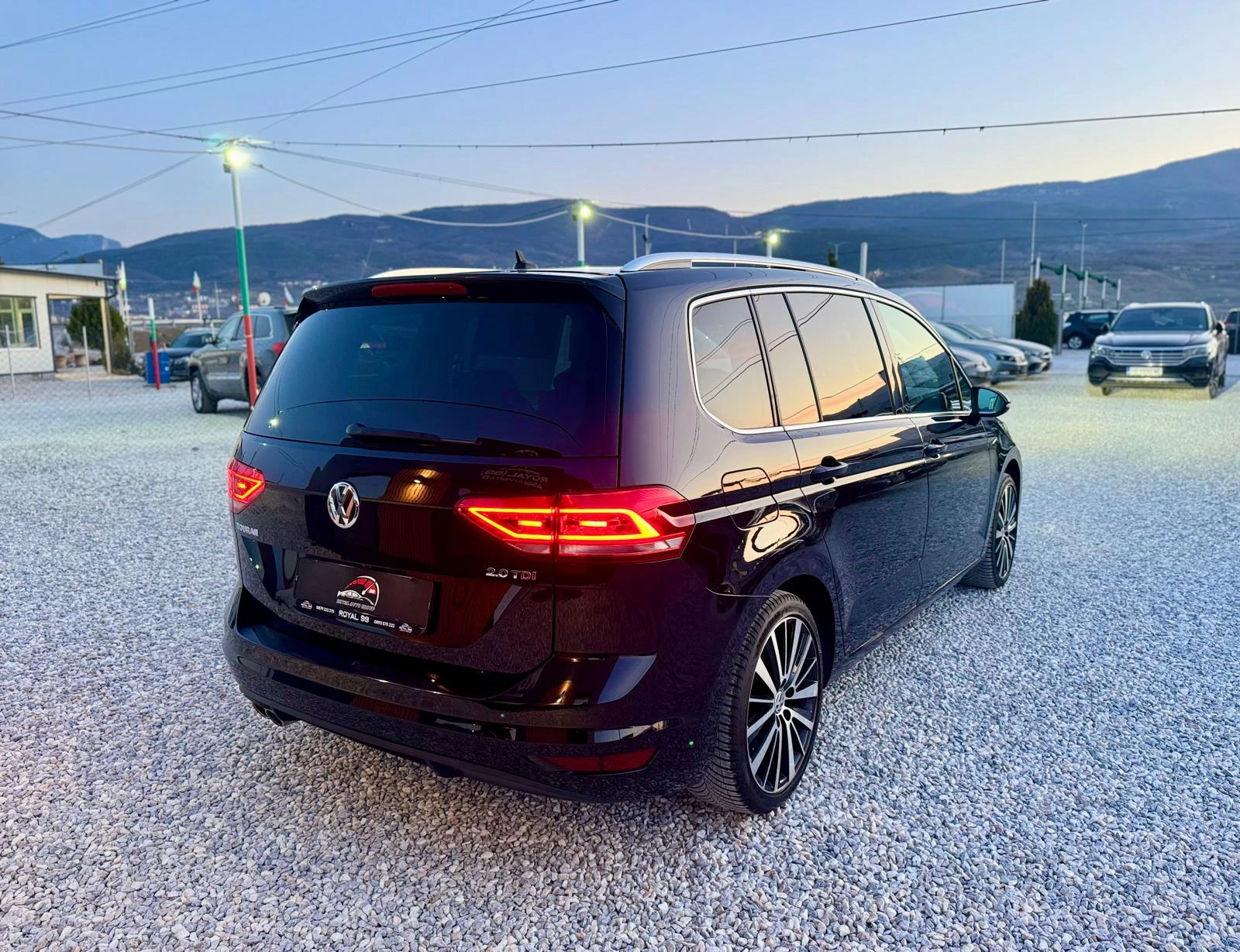 VW Touran ::2.0TDI::FACELIFT::DSG::1 собственик, снимка 7 - Автомобили и джипове - 53844357