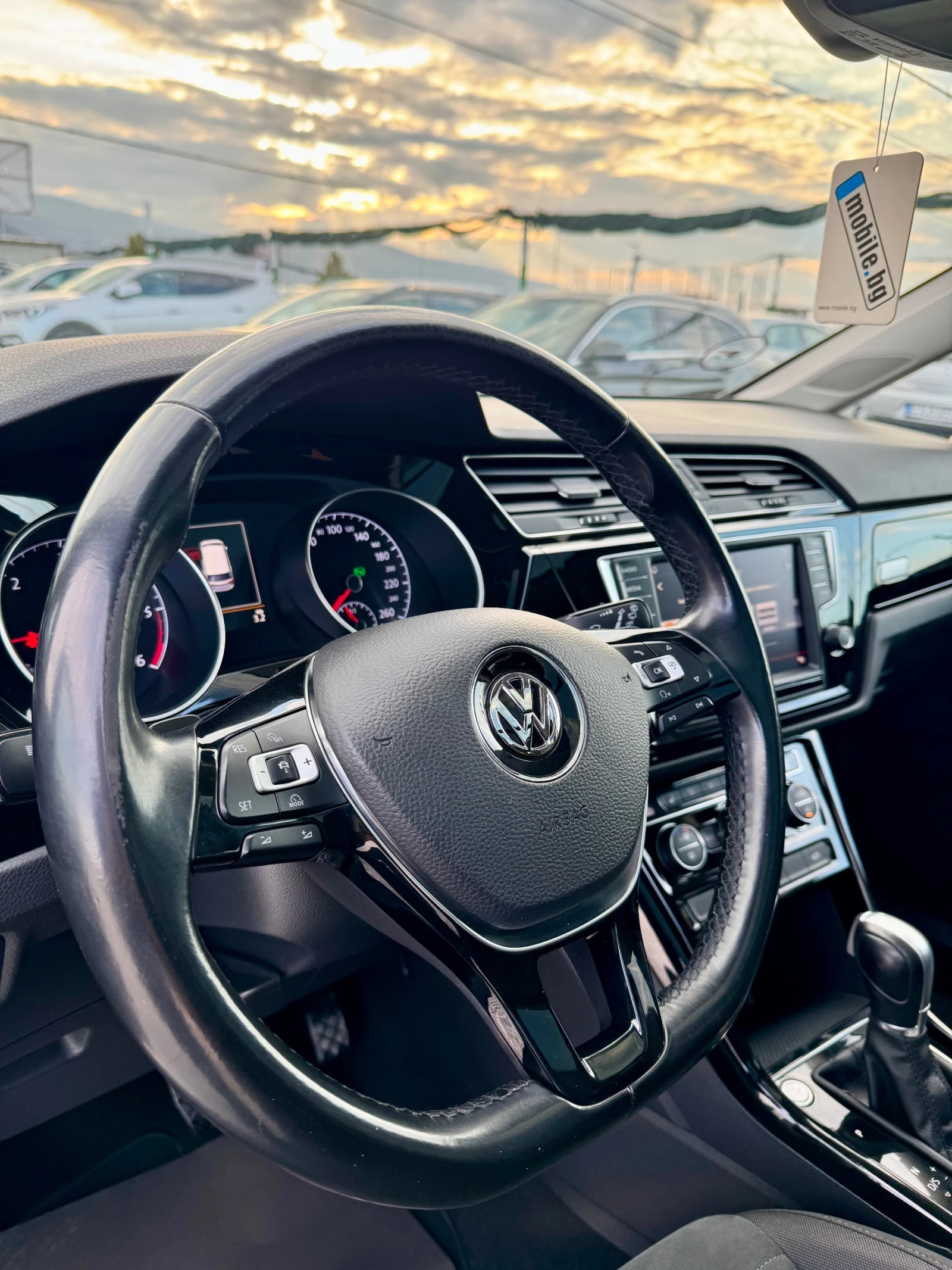 VW Touran ::2.0TDI::FACELIFT::DSG::1 собственик, снимка 9 - Автомобили и джипове - 53844357