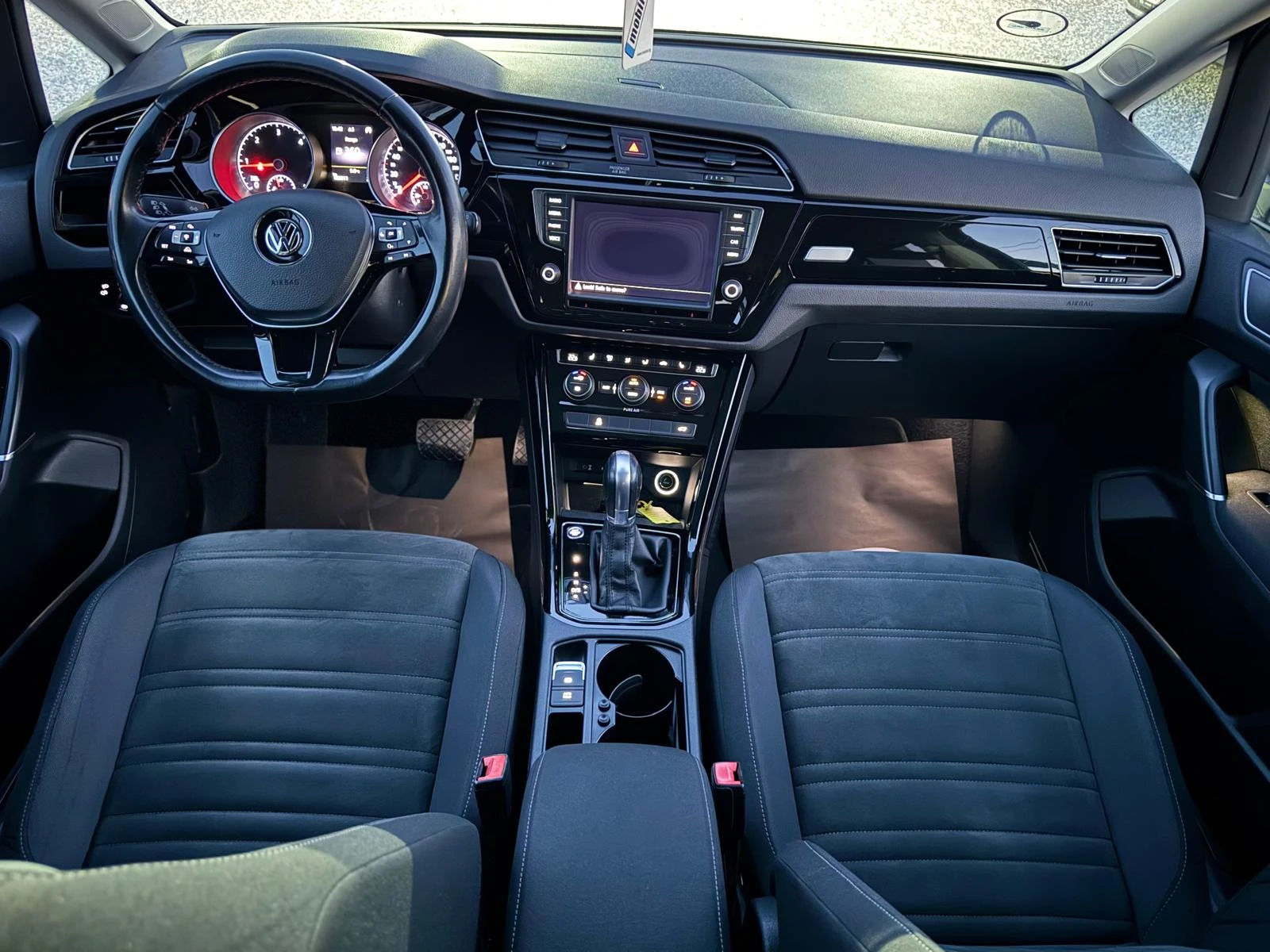 VW Touran ::2.0TDI::FACELIFT::DSG::1 собственик, снимка 10 - Автомобили и джипове - 53844357