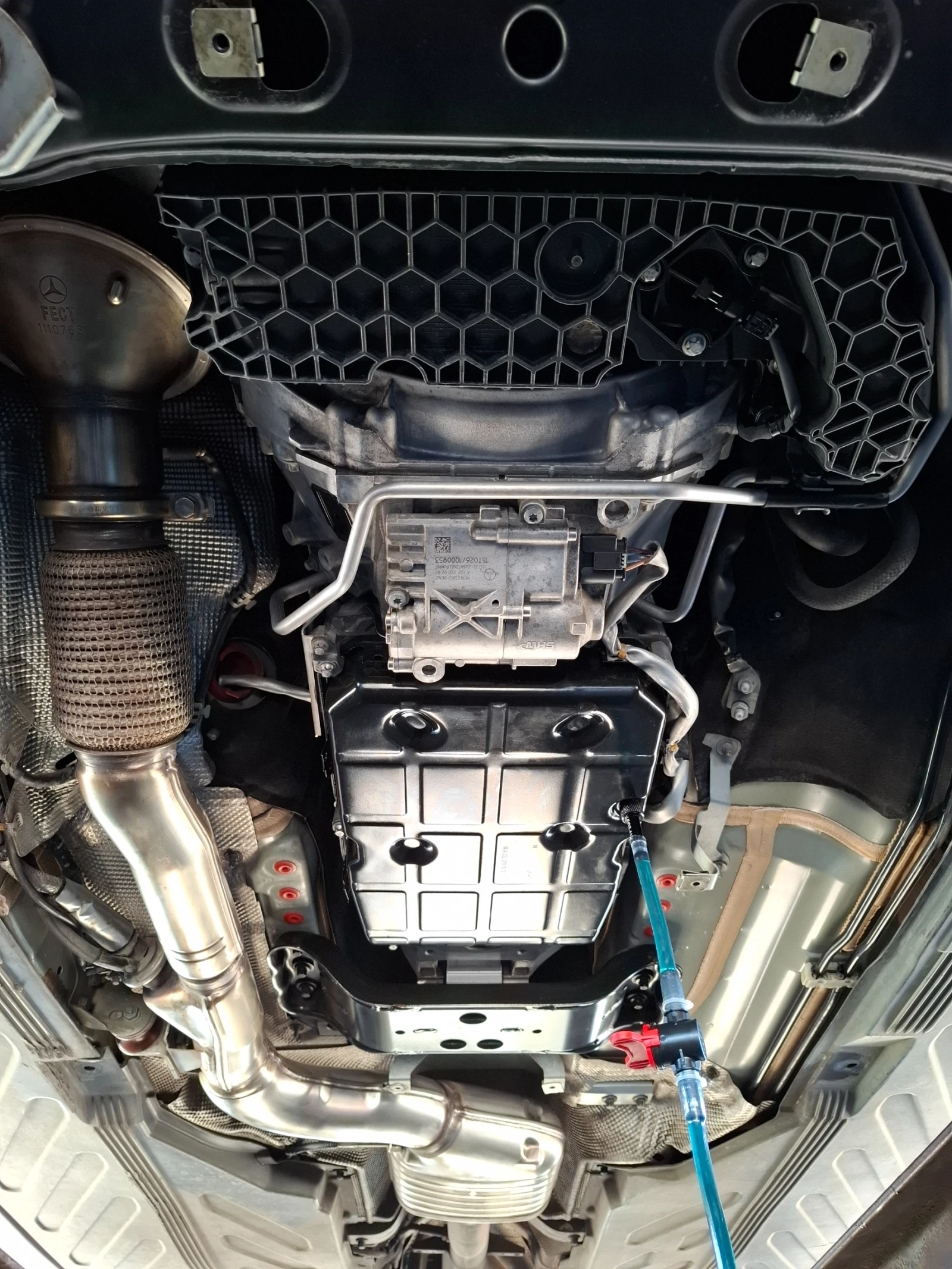 Mercedes-Benz C 220 ВИДЕО! Full AMG line, Carplay/Adroid Auto, Head Up, снимка 17 - Автомобили и джипове - 54165086