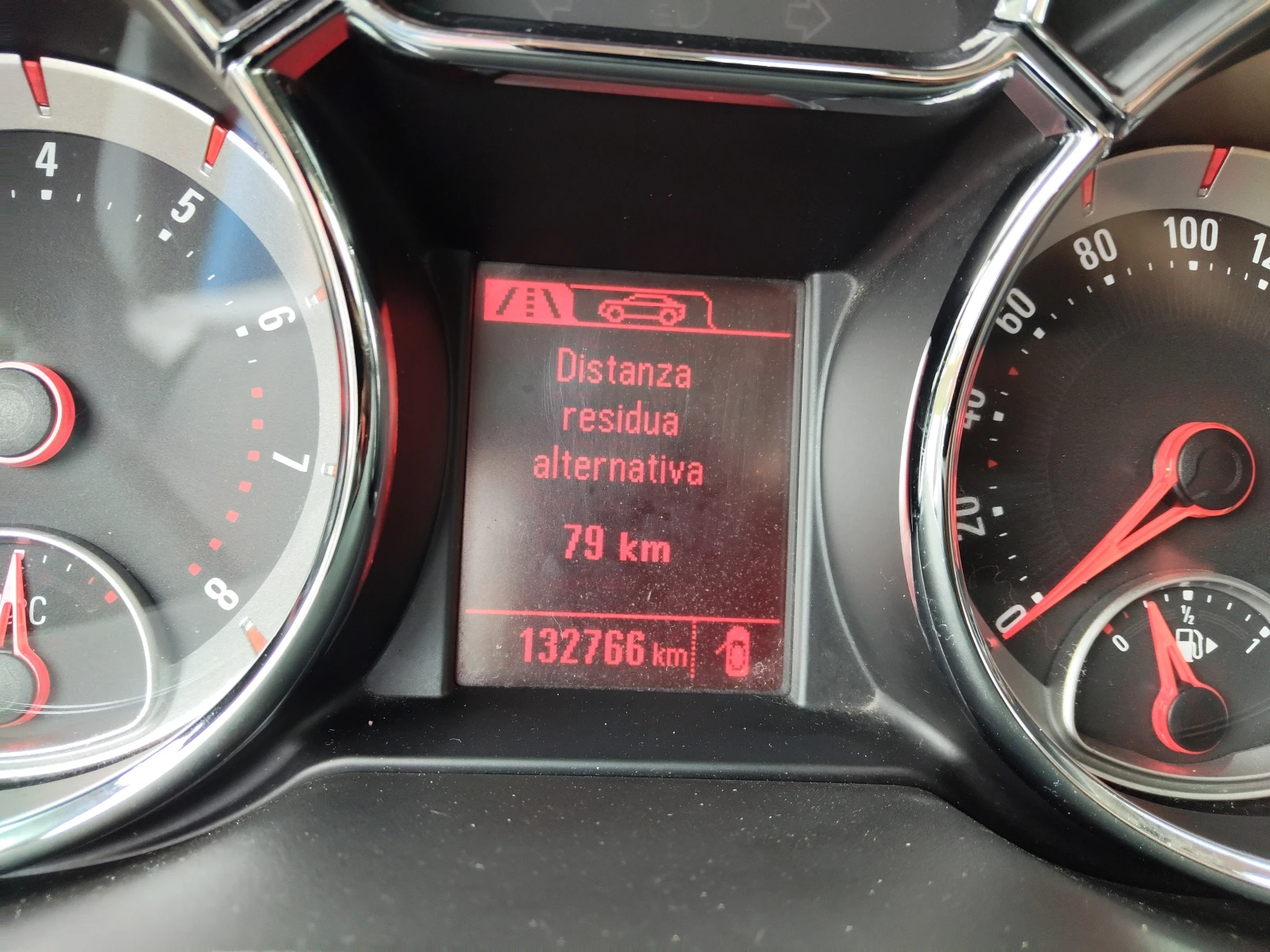 Opel Adam 1, 4i 87ps LPG, снимка 8 - Автомобили и джипове - 54281980