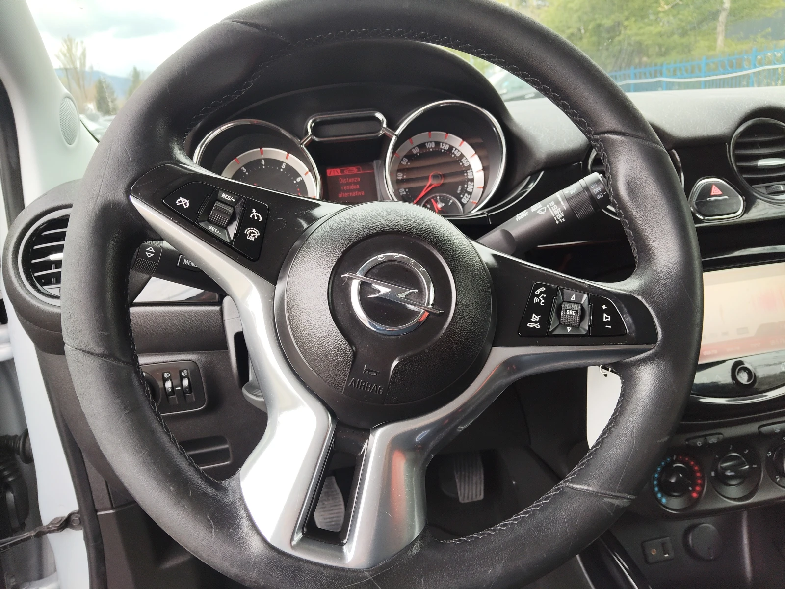 Opel Adam 1, 4i 87ps LPG, снимка 10 - Автомобили и джипове - 54281980