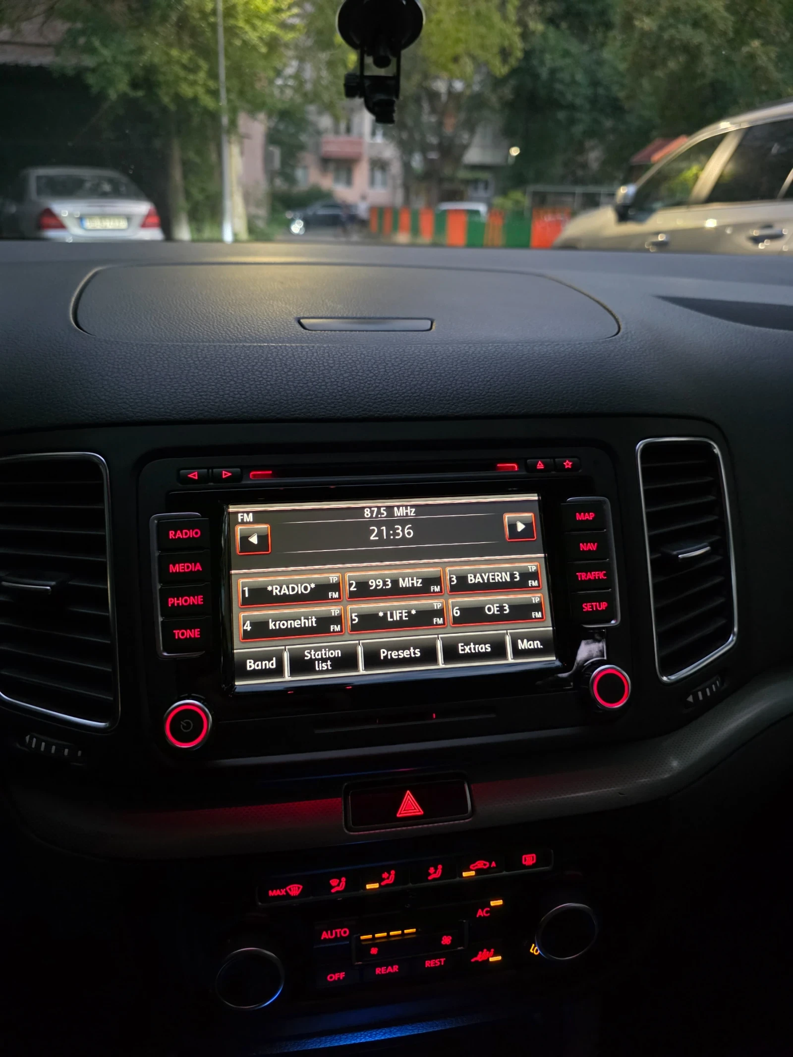 VW Sharan, снимка 11 - Автомобили и джипове - 54341921