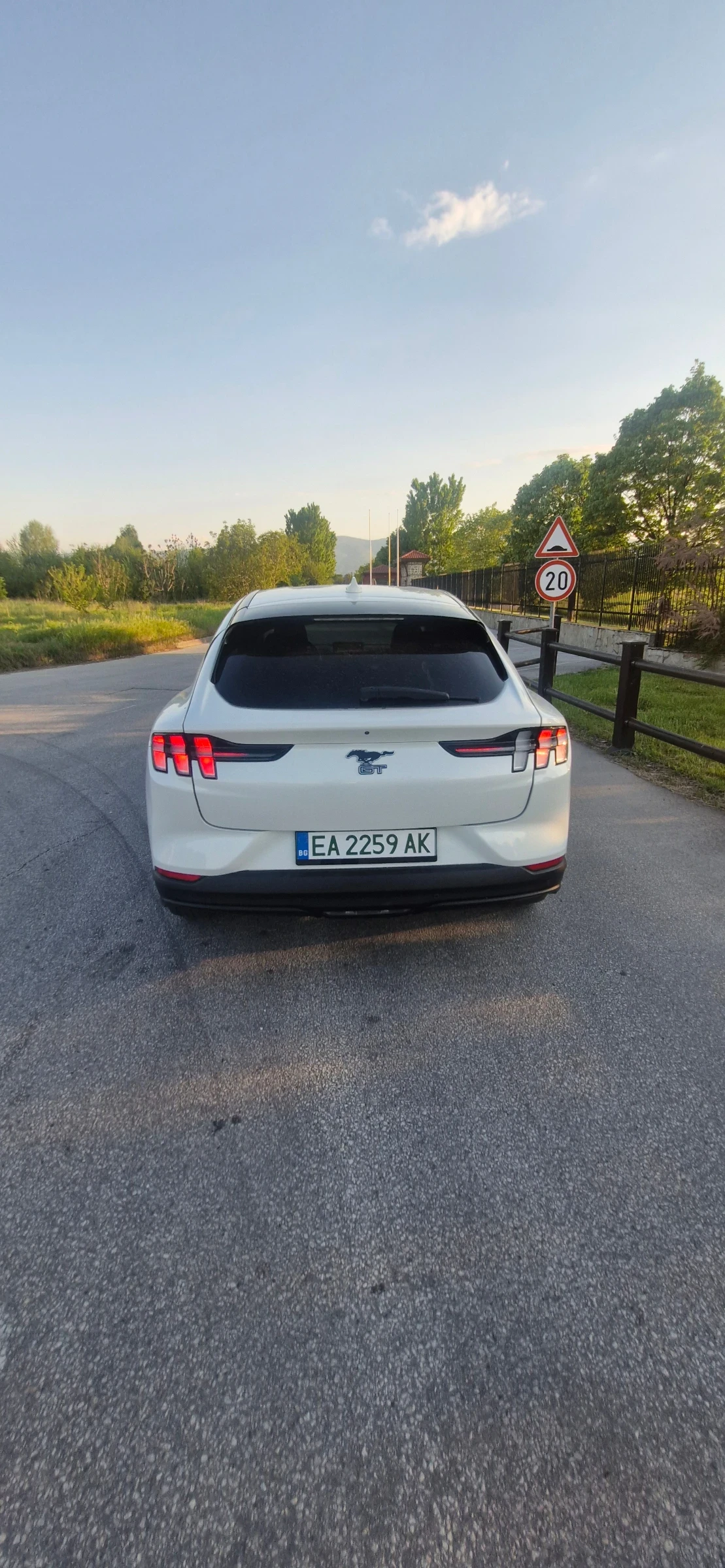 Ford Mustang Mach-E Select , снимка 6 - Автомобили и джипове - 54436379