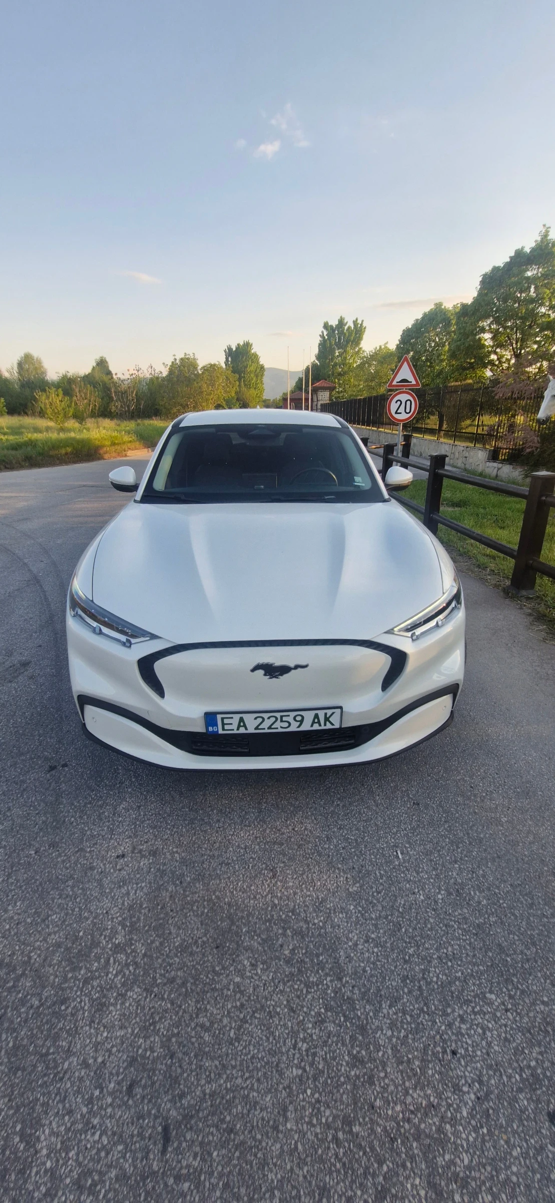 Ford Mustang Mach-E Select , снимка 2 - Автомобили и джипове - 54436379