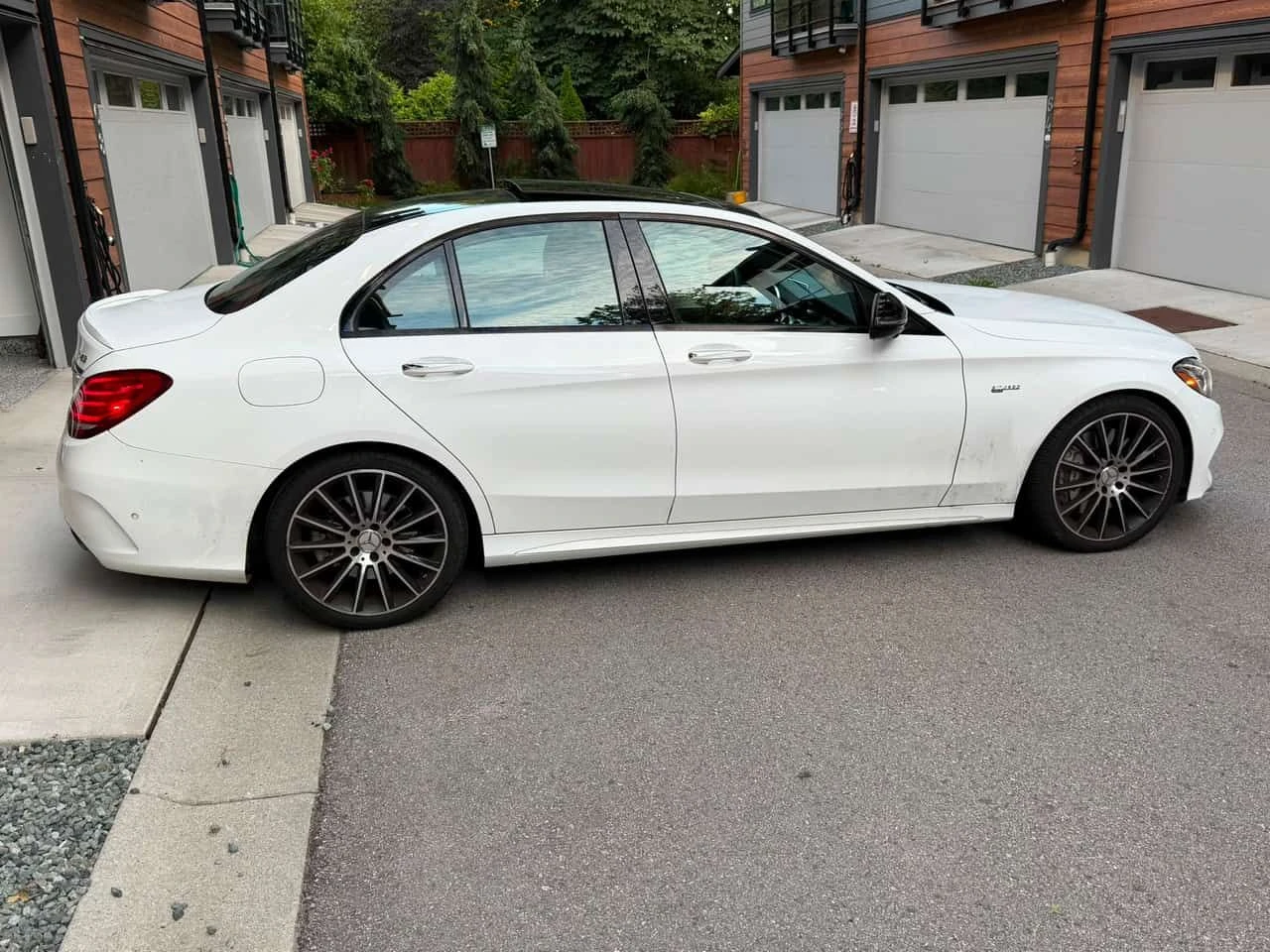 Mercedes-Benz C 43 AMG  ДИСТРОНИК * 360 * BURMESTER * PANO * АВТОКРЕДИТ, снимка 3 - Автомобили и джипове - 55211247