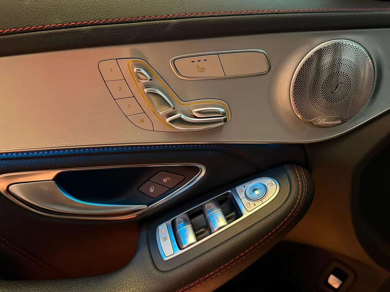 Mercedes-Benz C 43 AMG  ДИСТРОНИК * 360 * BURMESTER * PANO * АВТОКРЕДИТ, снимка 16 - Автомобили и джипове - 55211247