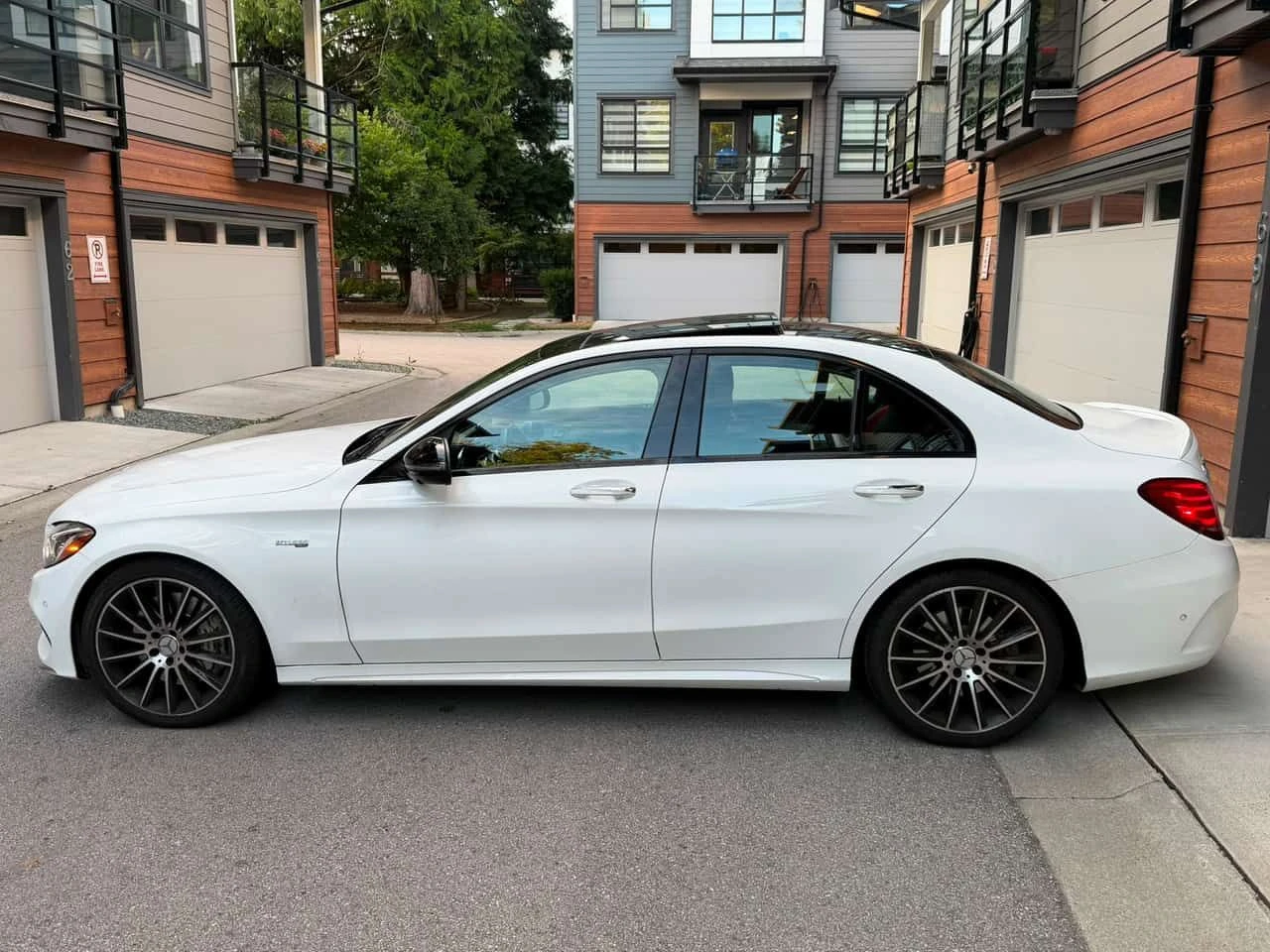 Mercedes-Benz C 43 AMG  ДИСТРОНИК * 360 * BURMESTER * PANO * АВТОКРЕДИТ, снимка 2 - Автомобили и джипове - 55211247