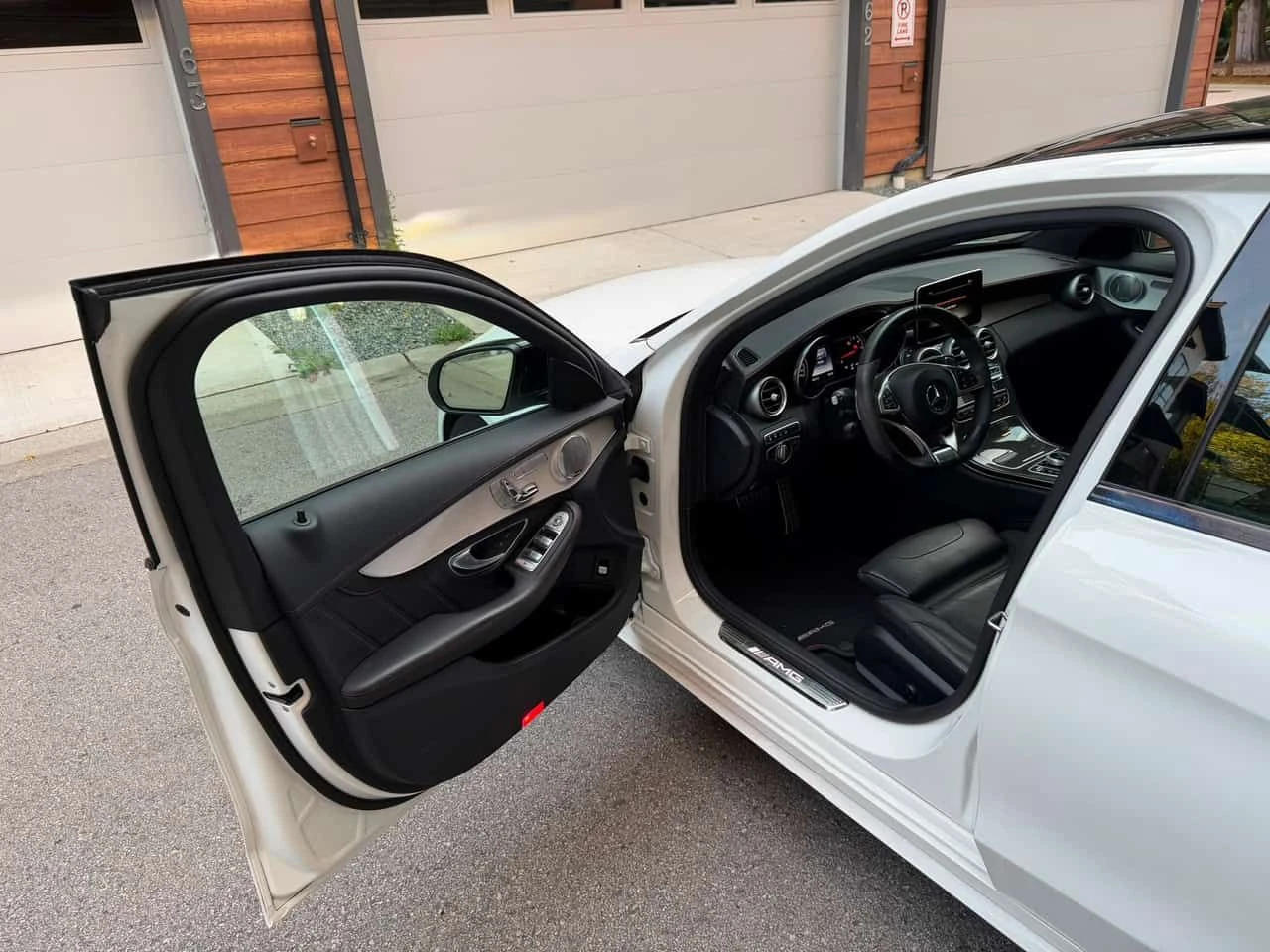 Mercedes-Benz C 43 AMG  ДИСТРОНИК * 360 * BURMESTER * PANO * АВТОКРЕДИТ, снимка 17 - Автомобили и джипове - 55211247