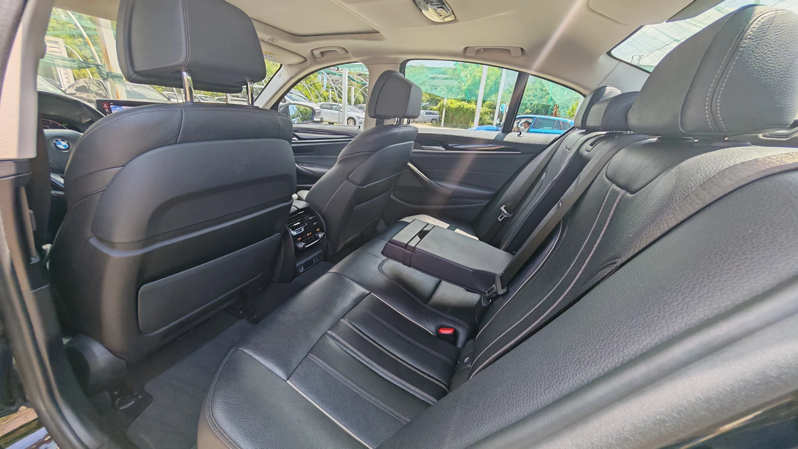 BMW 530 i xDrive, снимка 10 - Автомобили и джипове - 55221143