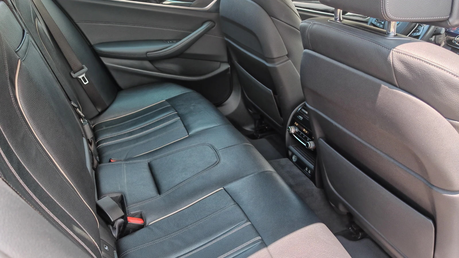 BMW 530 i xDrive, снимка 9 - Автомобили и джипове - 55221143
