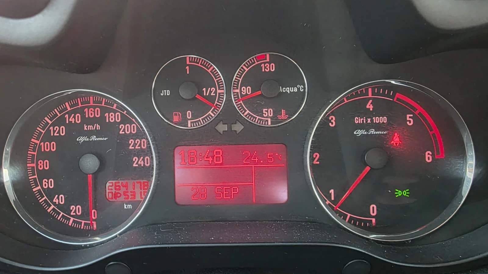 Alfa Romeo 147 1.9JTDm 16V, снимка 9 - Автомобили и джипове - 56261065