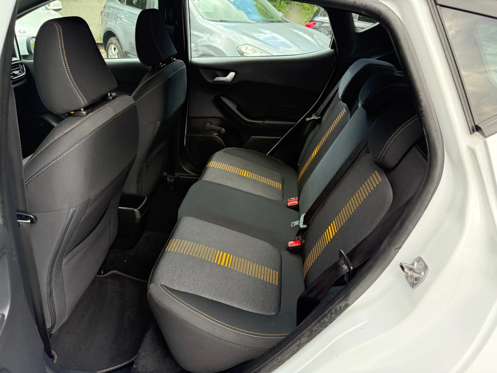 Ford Fiesta 1.0SCTi Active - 140k.c. - ОБСЛУЖЕНА!, снимка 9 - Автомобили и джипове - 56691934