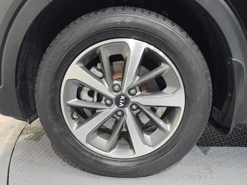 Kia Sorento 2.2 CRDI 4WD - САМО 30% АВАНС, снимка 5 - Автомобили и джипове - 56017228