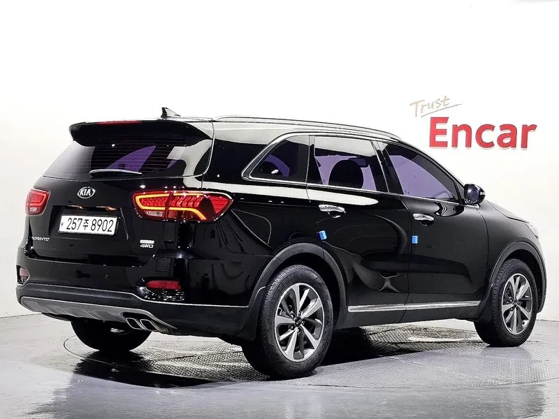 Kia Sorento 2.2 CRDI 4WD - САМО 30% АВАНС, снимка 2 - Автомобили и джипове - 56017228