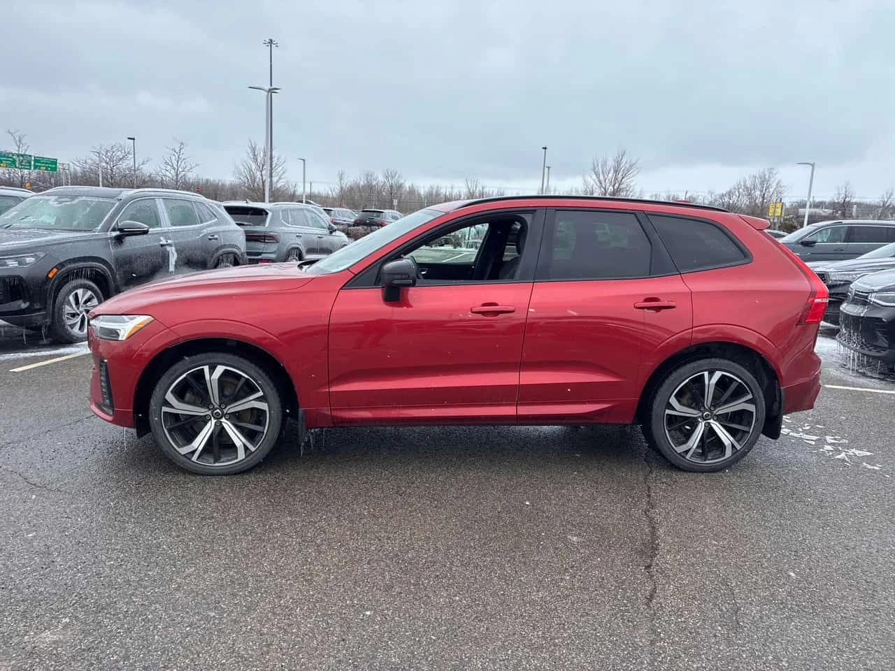 Volvo XC60 R Design/CARFAX/Следене на ленти/Хибрид/Клип, снимка 3 - Автомобили и джипове - 53831541