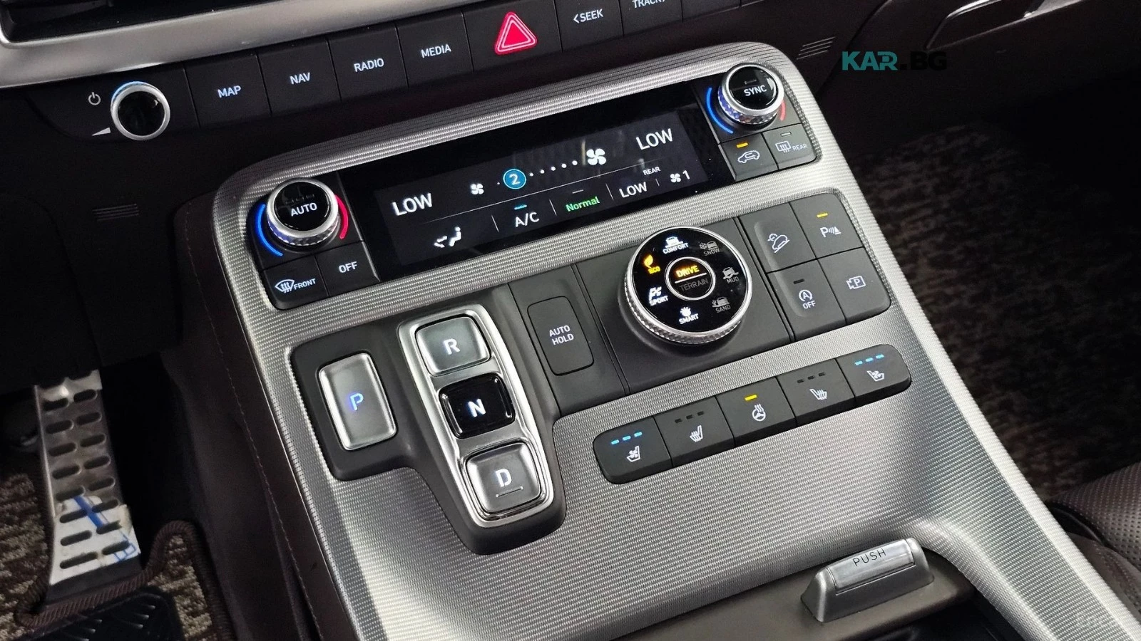 Hyundai Palisade CALLIGRAPHY* 4x4* DISTRONIC* 360* ОБДУХ* МАСАЖИ* , снимка 11 - Автомобили и джипове - 56100469