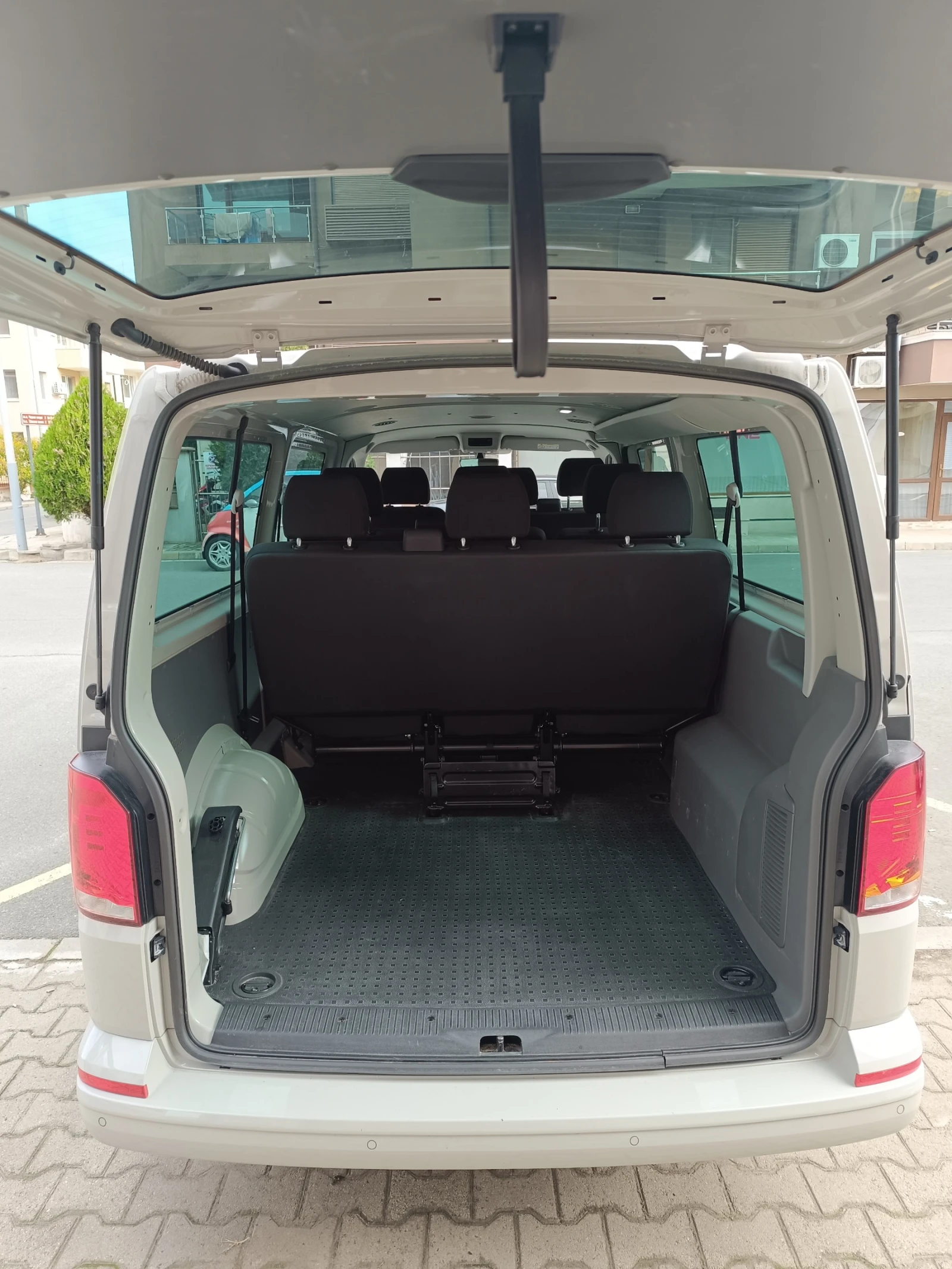 VW Transporter 6.1 window van, снимка 6 - Бусове и автобуси - 56645135