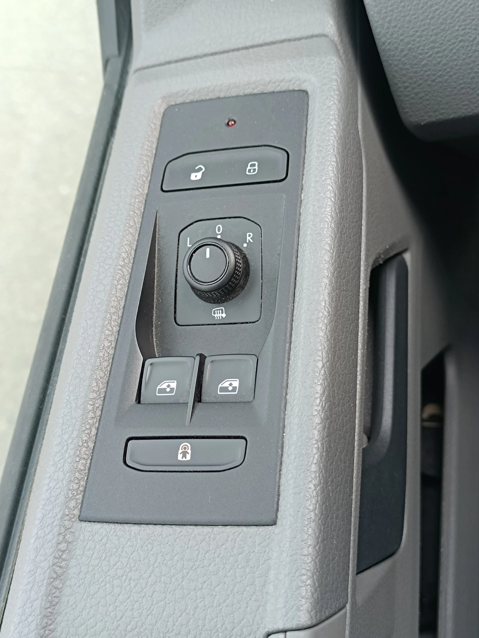 VW Transporter 6.1 window van, снимка 12 - Бусове и автобуси - 56645135