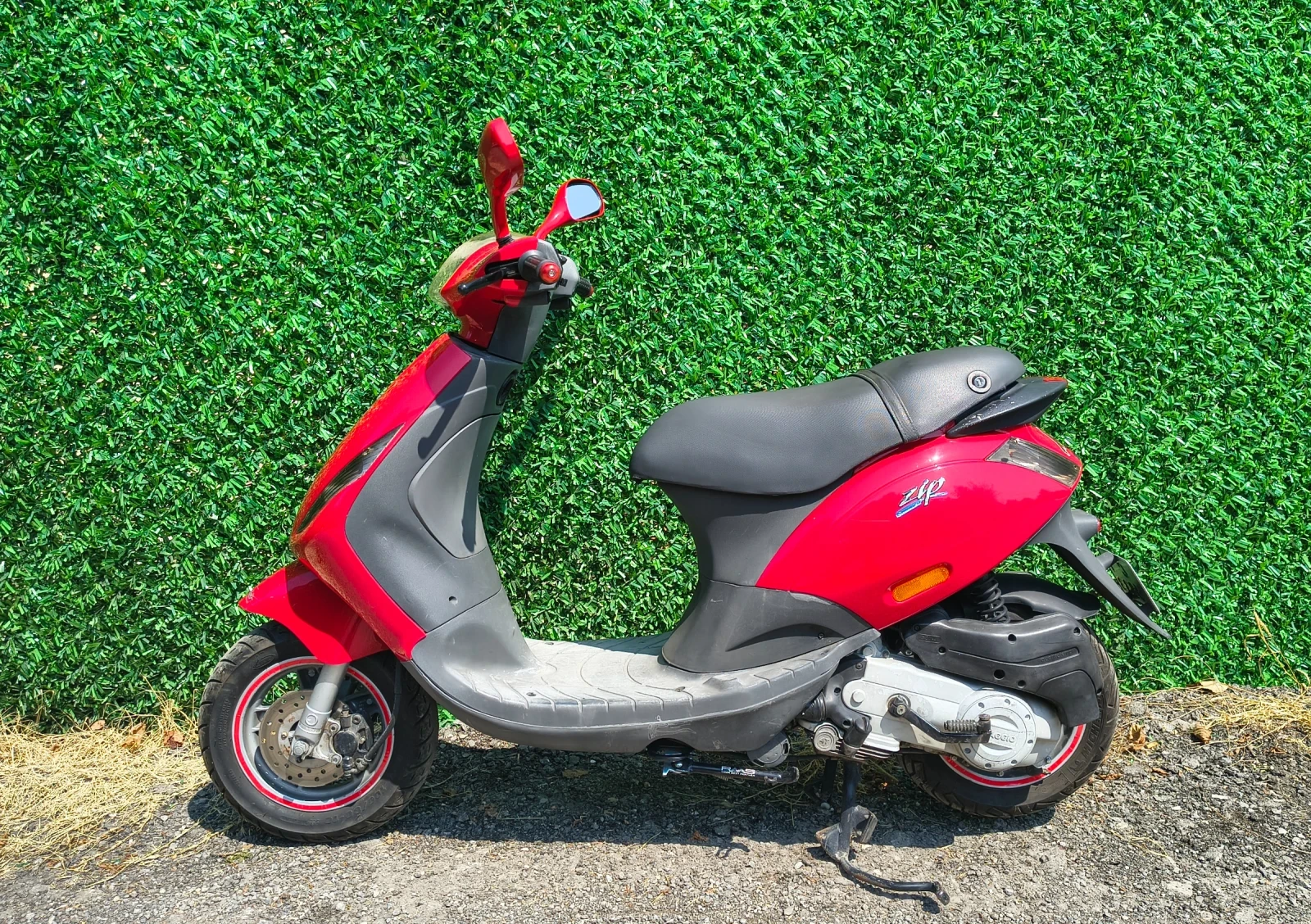 Piaggio Zip - (ТОП)(РЕАЛНИ КИЛОМЕТРИ)(ГОДИШНА ГРАЖДАНСКА), снимка 2 - Мотоциклети и мототехника - 55826474