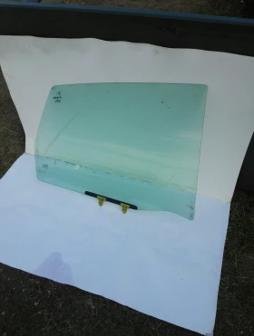 Стъкло задно дясно Нисан Алмера Тино 03г.