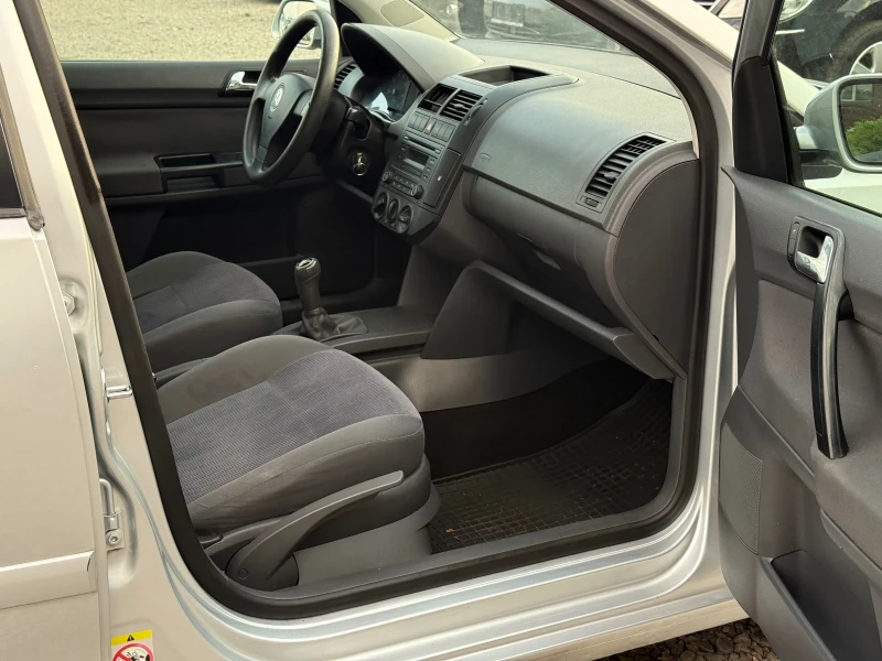 VW Polo 1.4i 80к.с * Климатик* , снимка 11 - Автомобили и джипове - 51135499