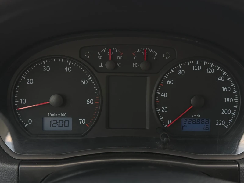 VW Polo 1.4i 80к.с * Климатик* , снимка 16 - Автомобили и джипове - 51135499