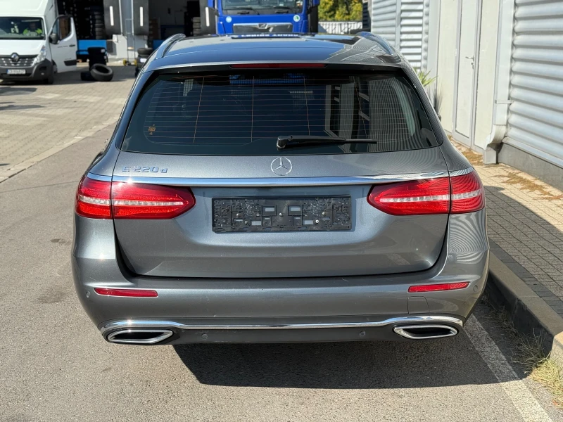 Mercedes-Benz E 220 AMG Optic+ 9Gtronic+ BlueTec+ Full Led+ Navi+ Подг, снимка 4 - Автомобили и джипове - 52048669