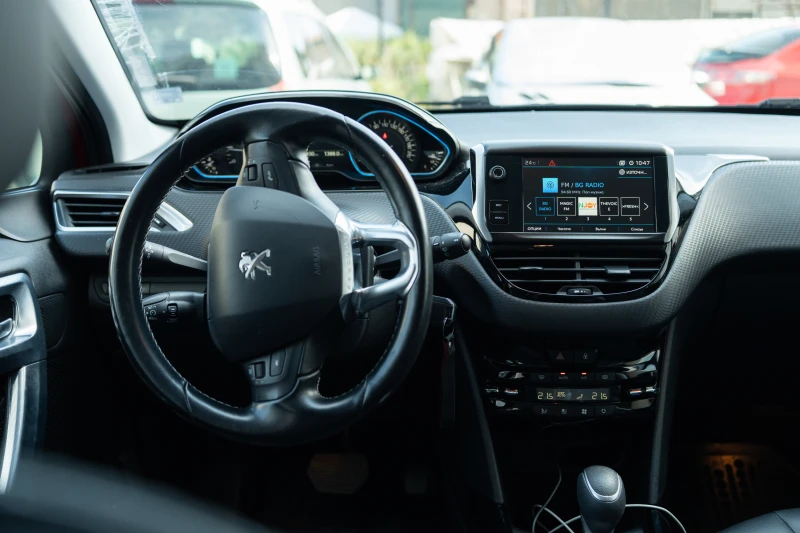 Peugeot 2008 1.2 automat, снимка 10 - Автомобили и джипове - 52875095