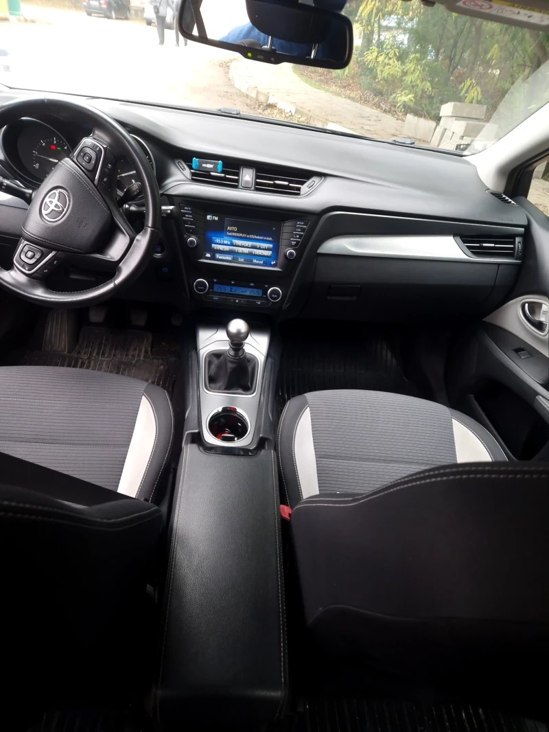 Toyota Avensis 1.6, снимка 12 - Автомобили и джипове - 53024479