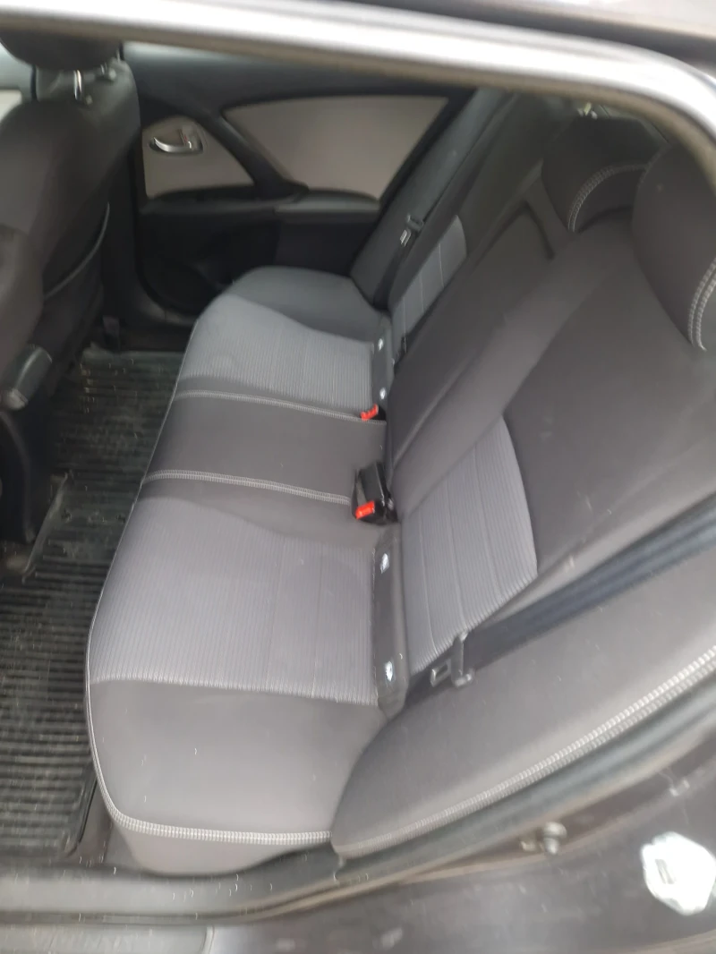 Toyota Avensis 1.6, снимка 11 - Автомобили и джипове - 53024479