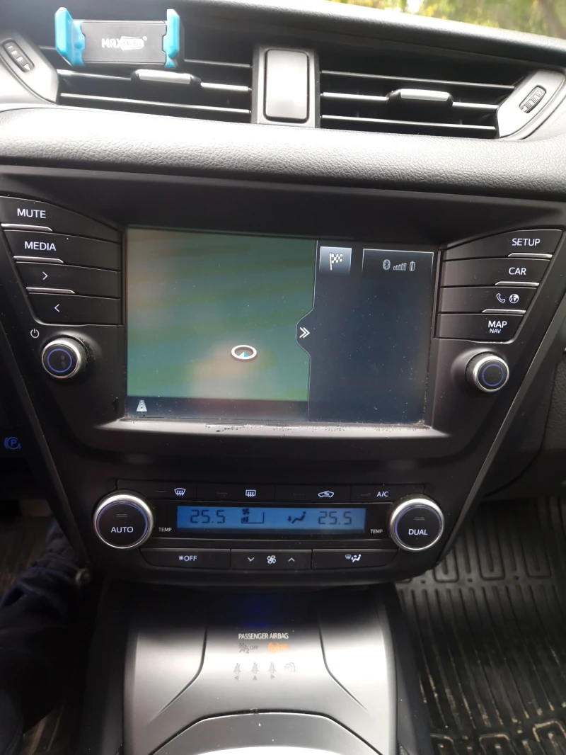 Toyota Avensis 1.6, снимка 9 - Автомобили и джипове - 53024479