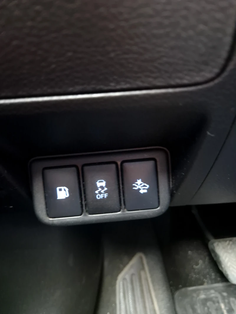 Toyota Avensis 1.6, снимка 8 - Автомобили и джипове - 53024479