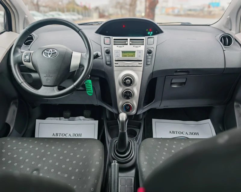 Toyota Yaris 1.0 БЕНЗИН 70 К.С. УНИКАЛНО СЪСТОЯНИЕ!, снимка 13 - Автомобили и джипове - 53299635