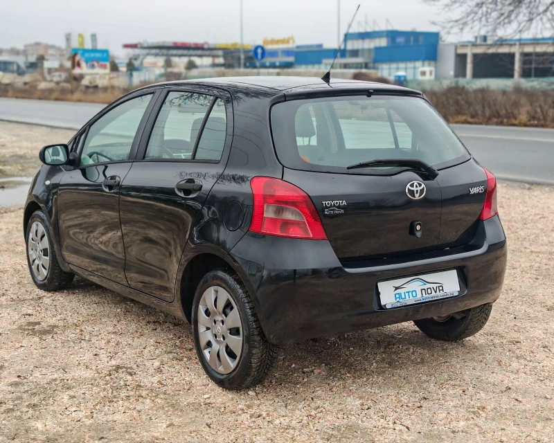 Toyota Yaris 1.0 БЕНЗИН 70 К.С. УНИКАЛНО СЪСТОЯНИЕ!, снимка 7 - Автомобили и джипове - 53299635