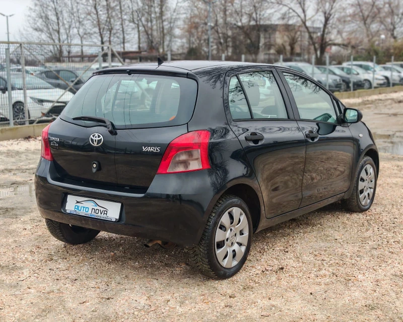 Toyota Yaris 1.0 БЕНЗИН 70 К.С. УНИКАЛНО СЪСТОЯНИЕ!, снимка 5 - Автомобили и джипове - 53299635