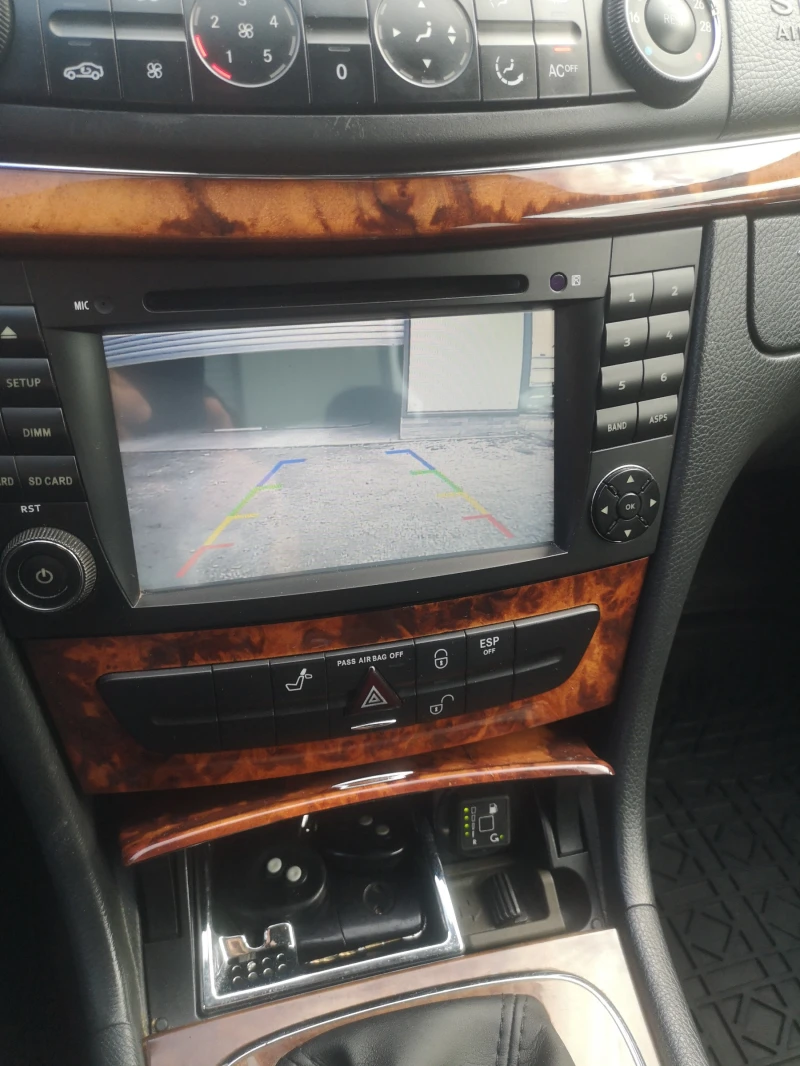 Mercedes-Benz E 200 компресор, снимка 9 - Автомобили и джипове - 53539761