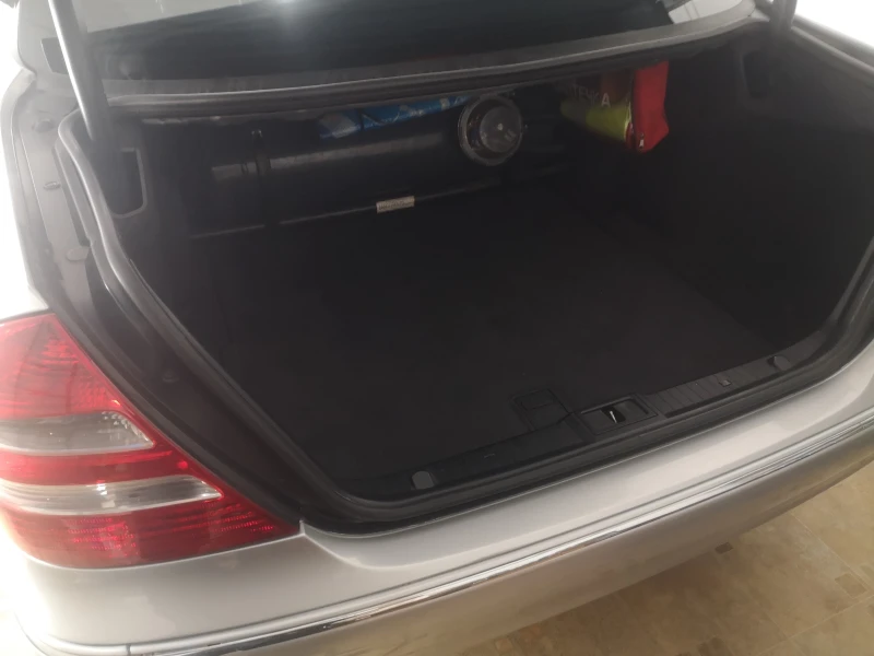 Mercedes-Benz E 200 компресор, снимка 6 - Автомобили и джипове - 53539761