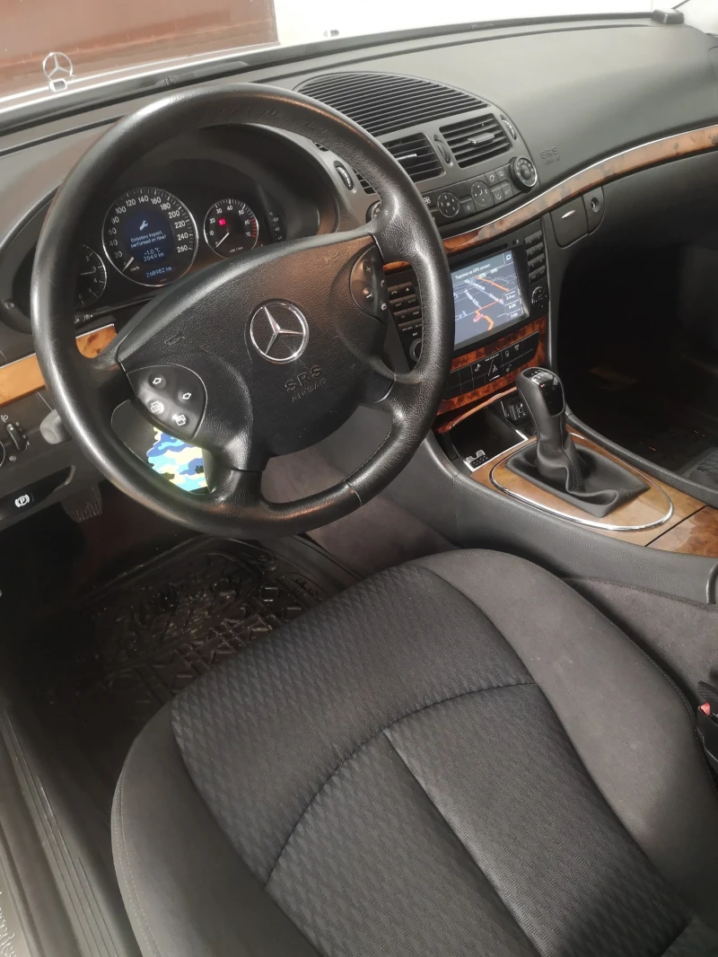 Mercedes-Benz E 200 компресор, снимка 5 - Автомобили и джипове - 53539761
