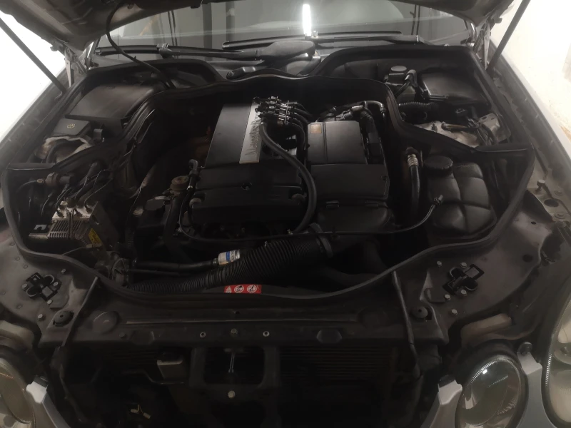 Mercedes-Benz E 200 компресор, снимка 7 - Автомобили и джипове - 53539761
