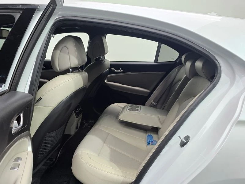 Genesis G70 2.0 Automatic, снимка 16 - Автомобили и джипове - 55598155