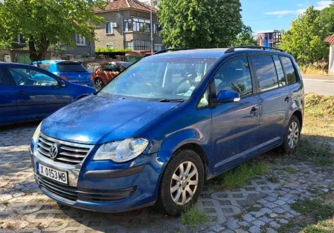 VW Touran Десен волан. Газ-нензин 1.6 100к.с 8 клапана, снимка 2 - Автомобили и джипове - 55848762
