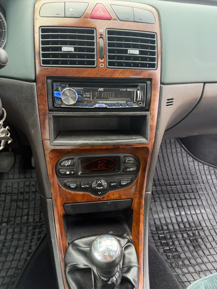Peugeot 307, снимка 13 - Автомобили и джипове - 55877381